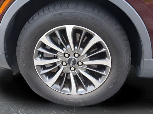Used 2022 Lincoln Nautilus FWD w/ Premium Package image 11