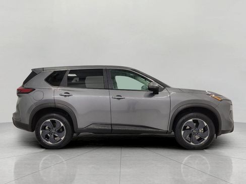 Used 2025 Nissan Rogue SV image 12