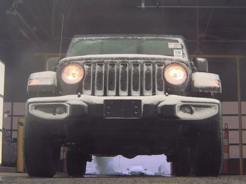 Used 2022 Jeep Wrangler Unlimited Sahara w/ Cold Weather Group image 2