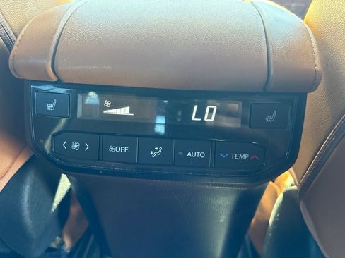 Used 2021 Toyota Highlander Platinum AWD/4WD image 31