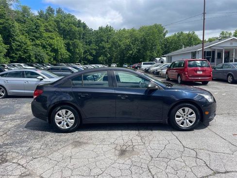 Used 2014 Chevrolet Cruze LS FWD image 4