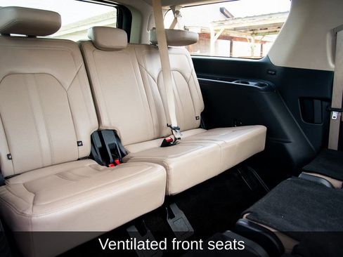 Used 2022 Ford Expedition Max Limited image 27