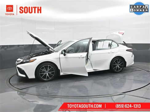 Used 2023 Toyota Camry SE w/ Cold Weather Package image 59