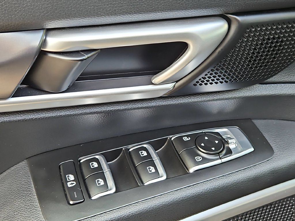 Used 2025 Kia Telluride S FWD image 13