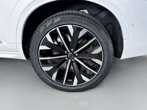 Certified 2026 Volvo XC90 B6 Plus w/ Protection Package Premier AWD/4WD image 34