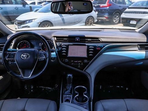 Used 2018 Toyota Camry XSE FWD image 13
