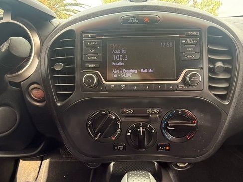 Used 2015 Nissan Juke S image 23