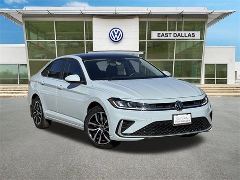 Certified 2025 Volkswagen Jetta SE image 1