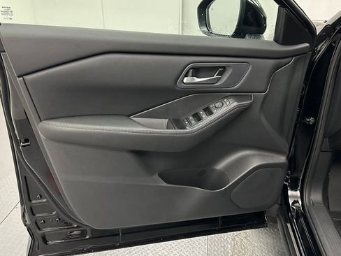 Used 2024 Nissan Rogue SV image 17