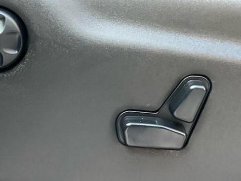 Used 2018 Jeep Grand Cherokee Laredo AWD/4WD image 24