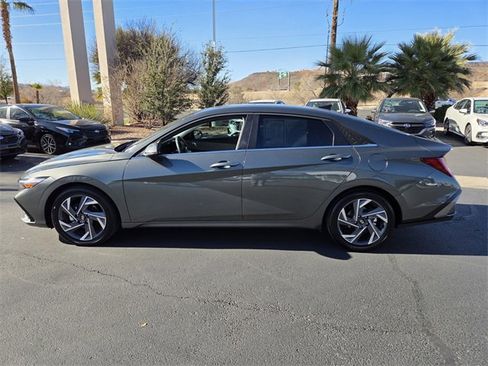 Used 2025 Hyundai Elantra Limited image 7