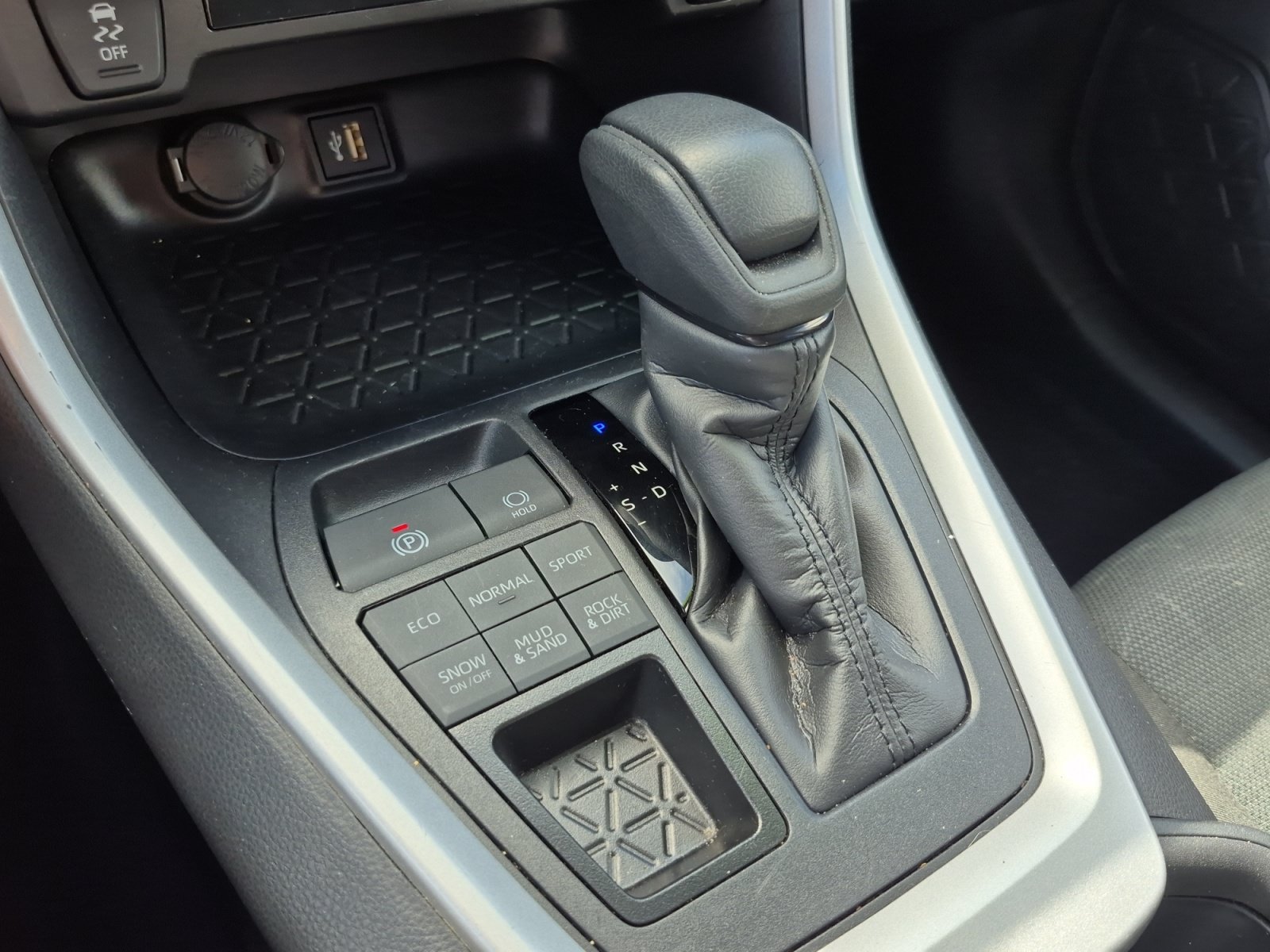 Used 2025 Toyota RAV4 XLE AWD/4WD image 18