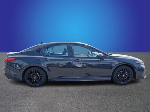 Used 2025 Toyota Camry SE FWD image 4