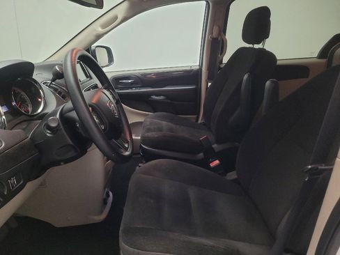 Used 2019 Dodge Grand Caravan SE w/ UConnect Hands-Free Group FWD image 17