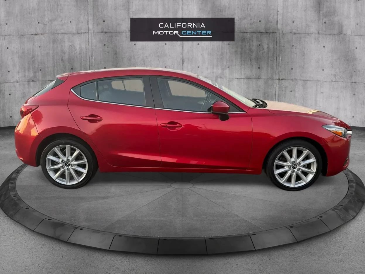 Used 2017 MAZDA MAZDA3 Touring FWD image 4