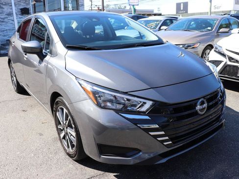Used 2025 Nissan Versa SV FWD image 7