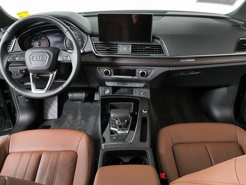 Used 2023 Audi Q5 2.0T Premium w/ Convenience Package image 17