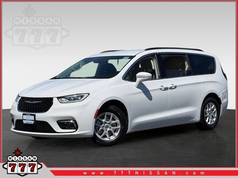 Used 2022 Chrysler Pacifica Touring-L FWD image 1