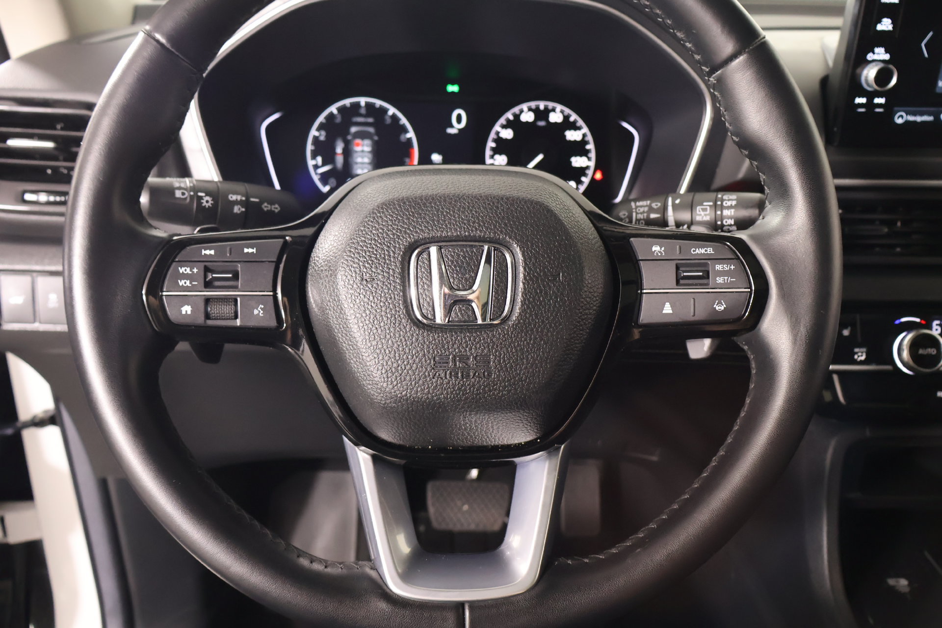 Used 2025 Honda Pilot Touring image 3