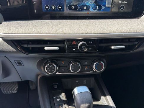 Used 2025 Nissan Kicks SV FWD image 21