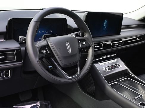 New 2026 Lincoln Aviator AWD w/ Jet Appearance Package image 11