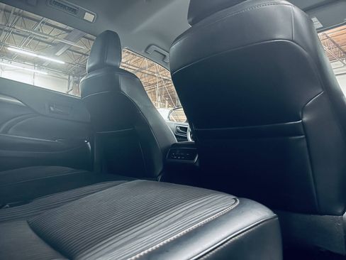 Used 2017 Toyota Highlander Plus FWD image 25
