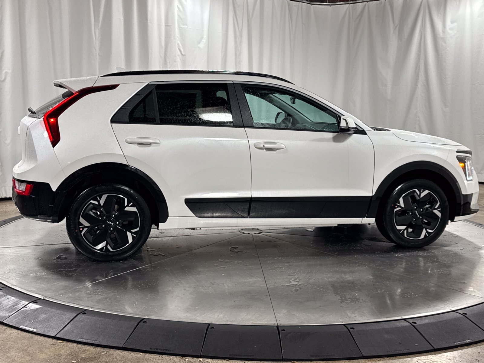 New 2026 Kia Niro Wind w/ Wind Preserve Package FWD image 9