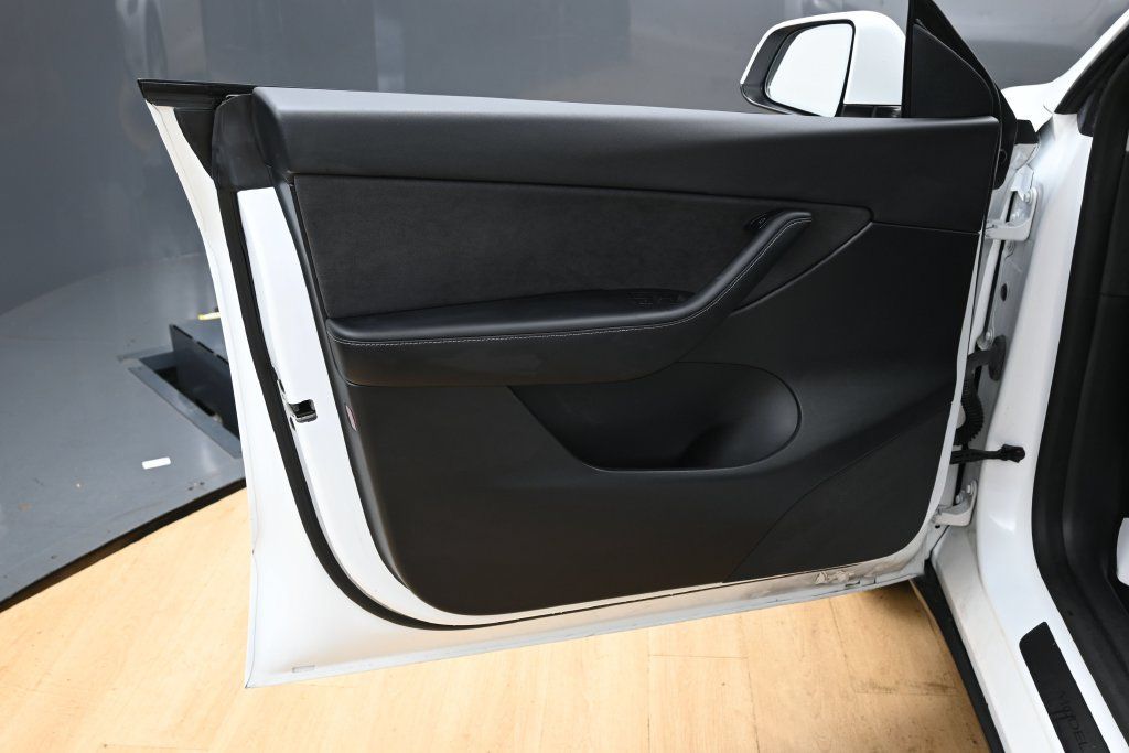 Used 2021 Tesla Model Y Long Range AWD/4WD image 43