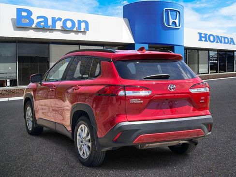 Used 2022 Toyota Corolla Cross LE w/ Moonroof Package AWD/4WD image 4
