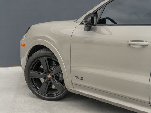 Used 2025 Porsche Cayenne GTS AWD/4WD image 49
