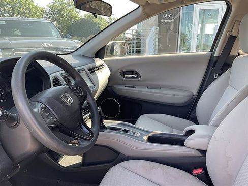 Used 2017 Honda HR-V EX image 2
