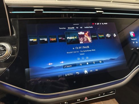 Used 2024 Mercedes-Benz E 350 4MATIC Sedan w/ Airmatic Package image 16