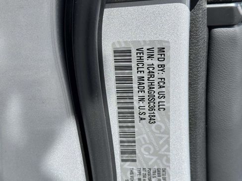 New 2025 Jeep Grand Cherokee Laredo w/ Luxury Tech Group I AWD/4WD image 25
