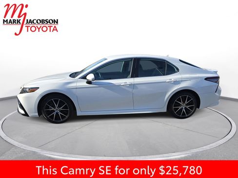 Used 2023 Toyota Camry SE image 14