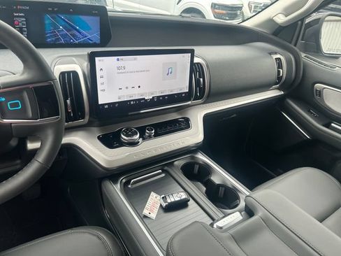 New 2026 Ford Expedition Active RWD image 18