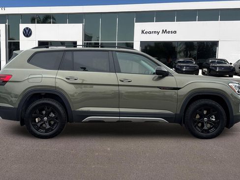 New 2025 Volkswagen Atlas Peak Edition SE image 3