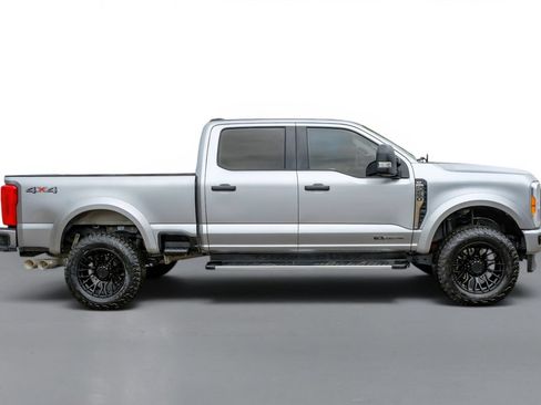 Used 2023 Ford F250 XLT AWD/4WD image 6