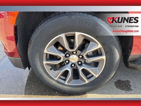 Used 2021 Chevrolet Suburban LT w/ LT Signature Plus Package AWD/4WD image 15