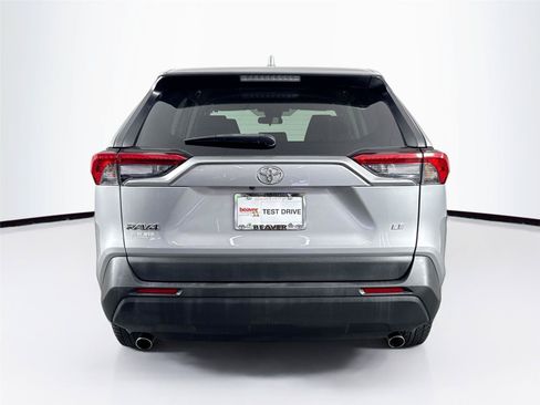 Certified 2022 Toyota RAV4 LE FWD image 11