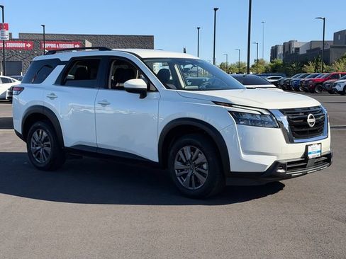Certified 2024 Nissan Pathfinder SV FWD image 9