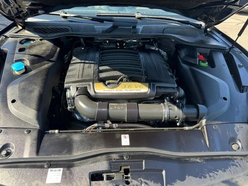 Used 2017 Porsche Cayenne Platinum Edition AWD/4WD image 33