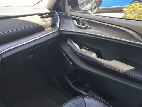 Used 2023 Jeep Grand Cherokee Limited w/ Luxury Tech Group II image 20