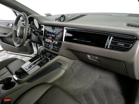 New 2026 Porsche Macan image 25