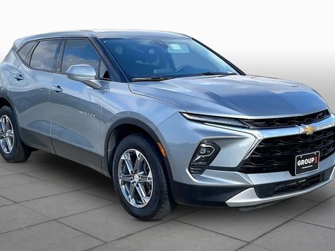 Used 2024 Chevrolet Blazer LT FWD image 3