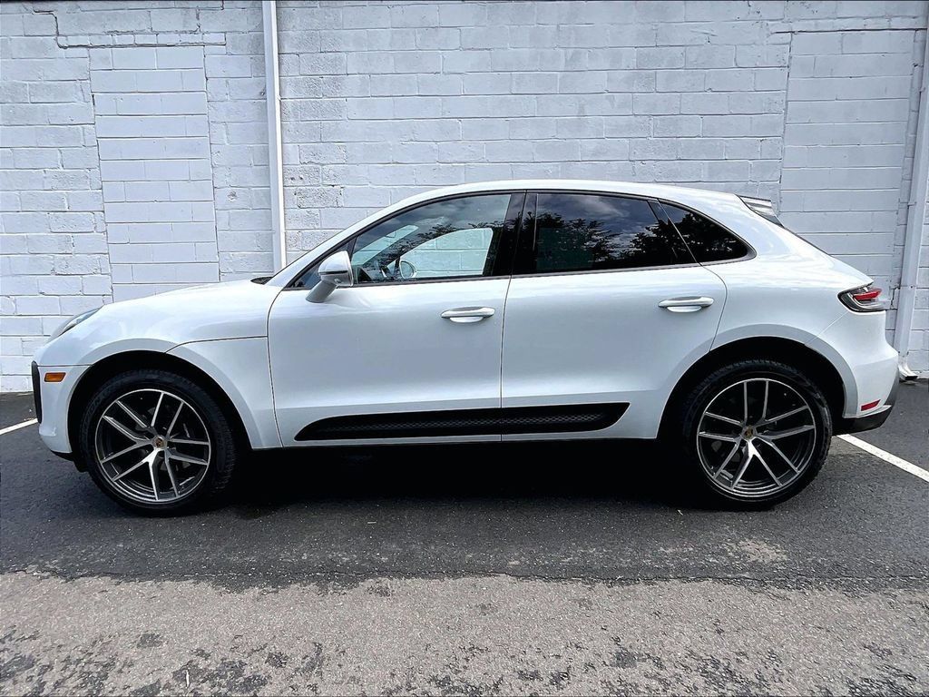 Certified 2026 Porsche Macan AWD/4WD image 2