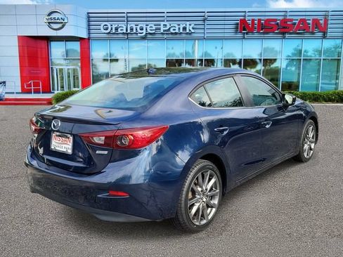 Used 2018 MAZDA MAZDA3 Touring FWD image 2