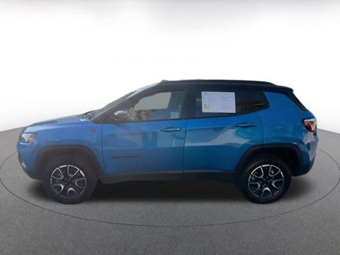 Used 2025 Jeep Compass Trailhawk AWD/4WD image 9