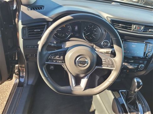 Used 2018 Nissan Rogue SV image 30