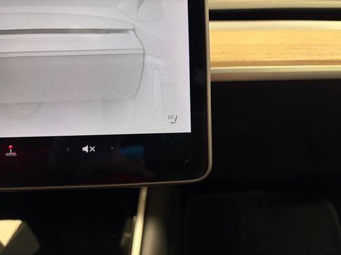 Used 2020 Tesla Model Y Long Range image 18