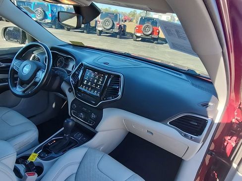 Used 2020 Jeep Cherokee Limited image 24